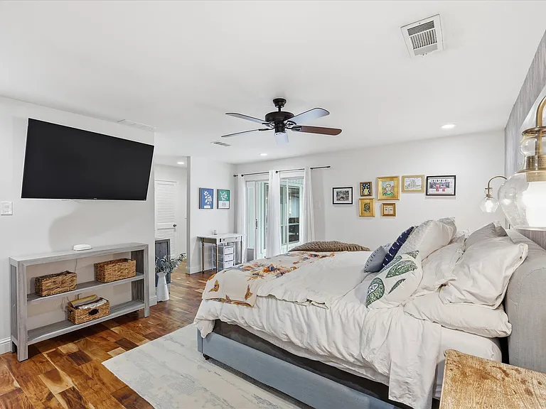14840 Knollview Dr — Photo 32