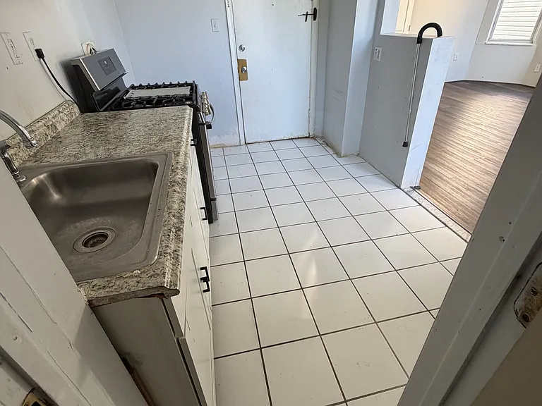 189 Griffith St #3 — Photo 12