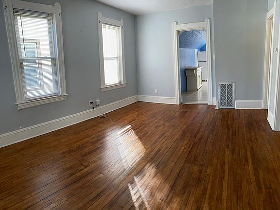 5th image of 3817 John Ave #B