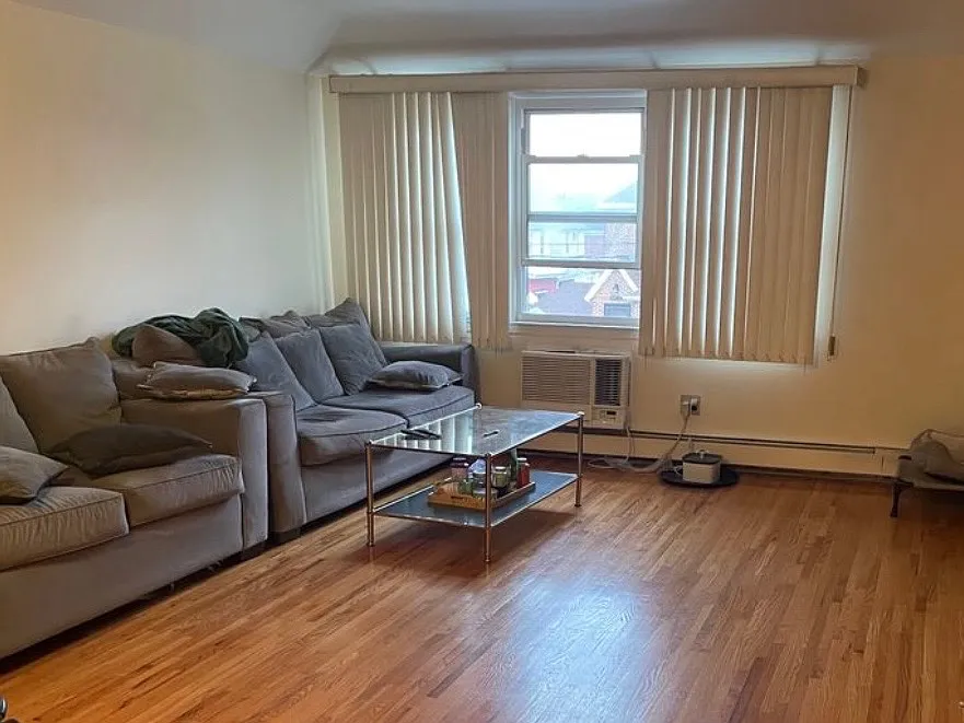3 bed, 1200 sqft, $3,950 — Photo 3