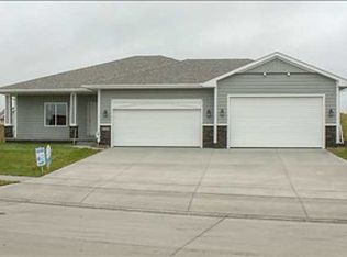 6435 SE Sunsplash Dr, Pleasant Hill, IA 50327