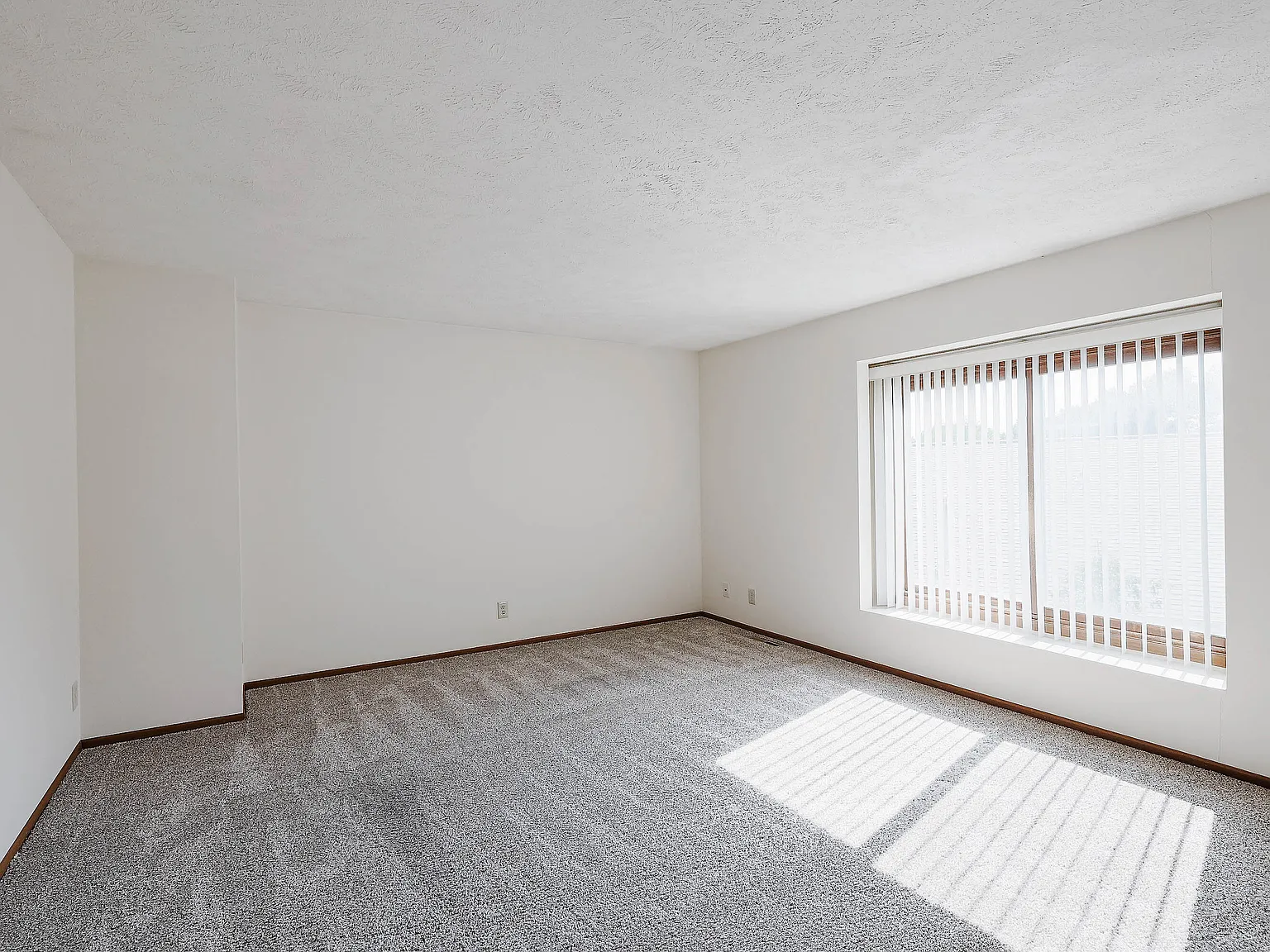 3 bed, 1792 sqft, $1,519 — Photo 2