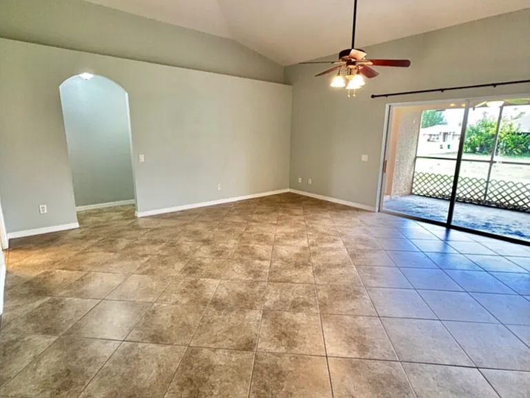 1405 Trafalgar Pkwy — Photo 39