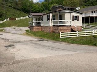 16 Country Oaks Dr, Honaker, VA 24260