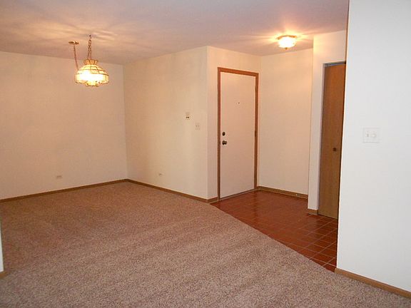 5th image of 215 E Walters Ln #1B
