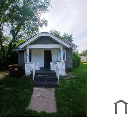 615 Newport Ave