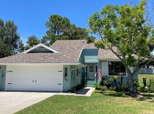 1005 Lake Avoca Pl, Tarpon Springs, FL 34689