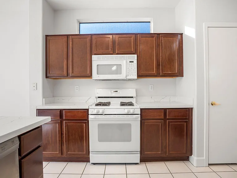 16255 W Manzanita Dr — Photo 10