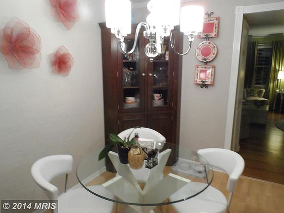 Eat In Kitchen!