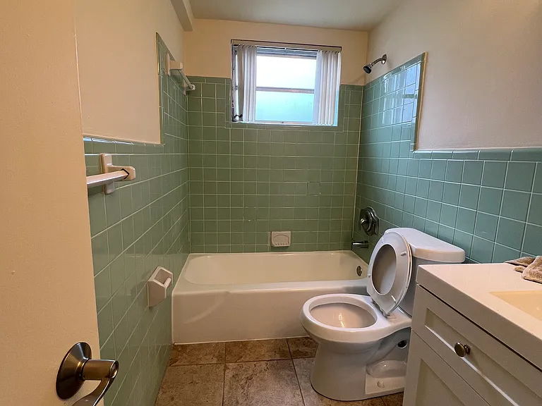 2738 NE 30th Pl #1 — Photo 4