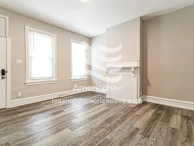1595166_004_wm_-_living_room_13040230.jpg