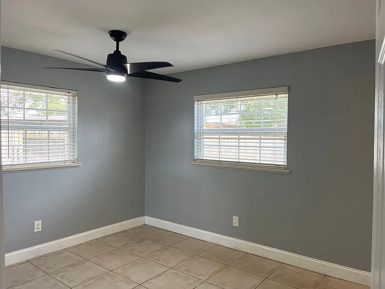 375 Carrousel Ct — Photo 12