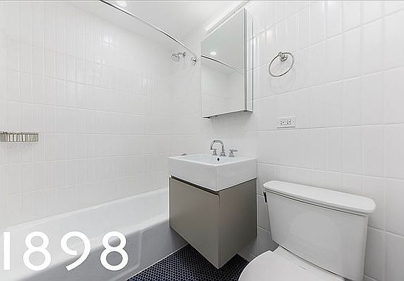 5th image of 561 Amsterdam Ave #21A