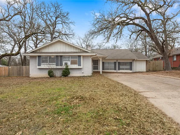 1402 Dominik Dr, College Station, TX 77840