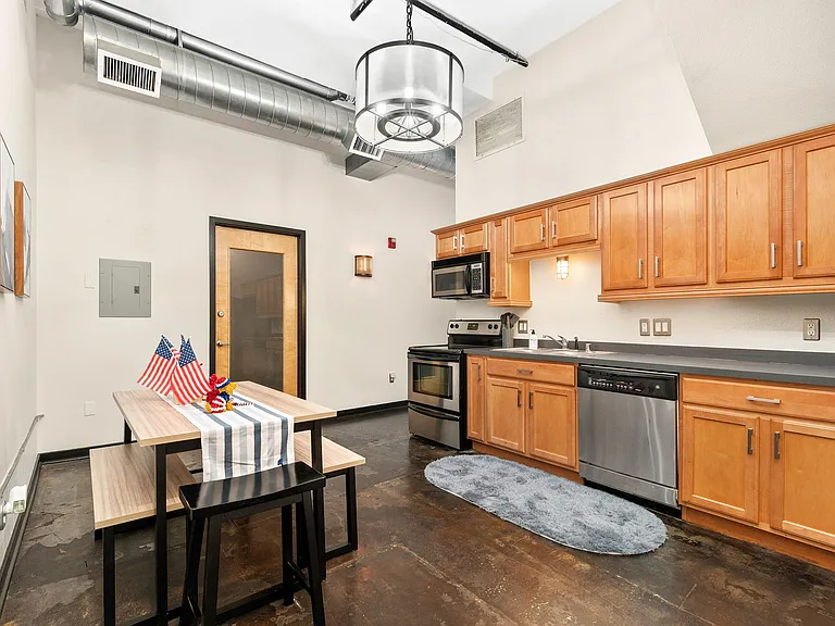 2142 Curtis St #101 — Photo 6