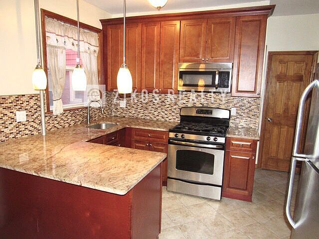 1st image of 2529 34th St APT 1R