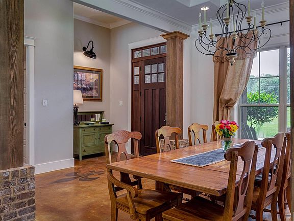 3rd image of 1018 Norris Ln