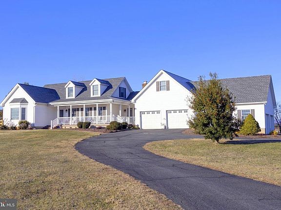 2nd image of 119 Rolling Green Ln