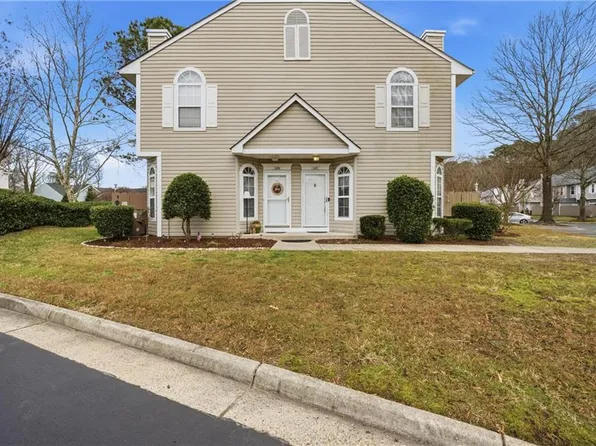 1402 Shortleaf Ln, Chesapeake, VA 23320