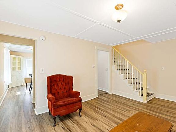 4th image of 514 Riverside Dr #1
