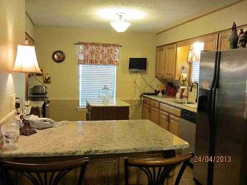 4th image of 604 Country Club Dr