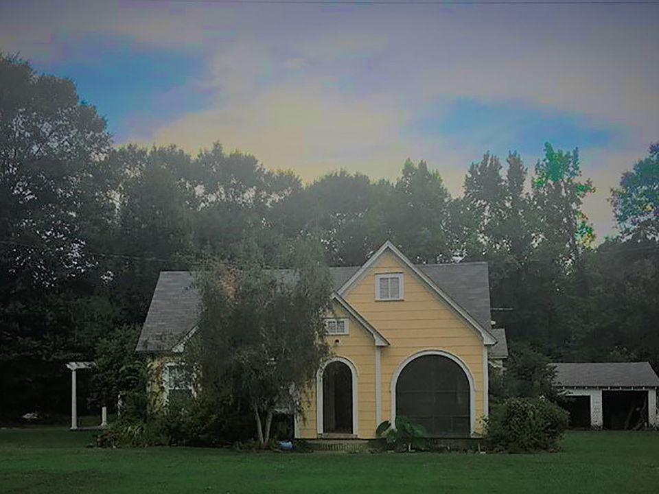 1st image of 2630 Columbia Road 15