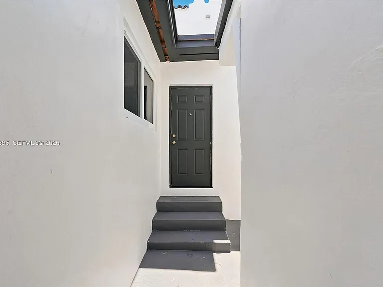 128 NW 9th Ave #7 — Photo 6