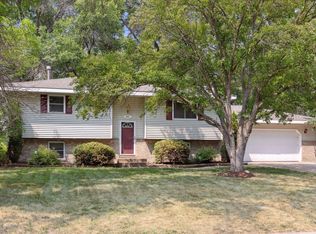 901 Oak Ridge Trl NE, Blaine, MN 55434