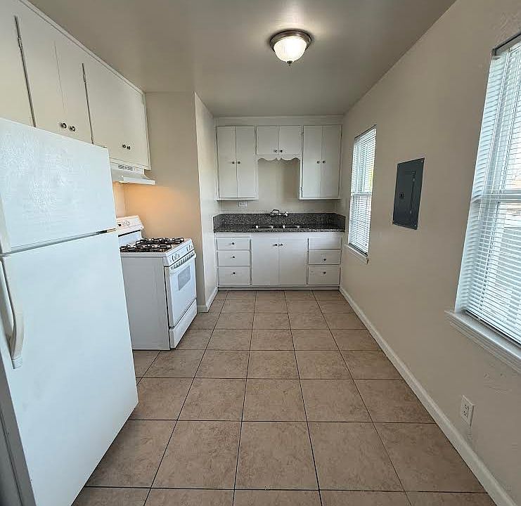 2nd image of 4720 Roosevelt Ave #7