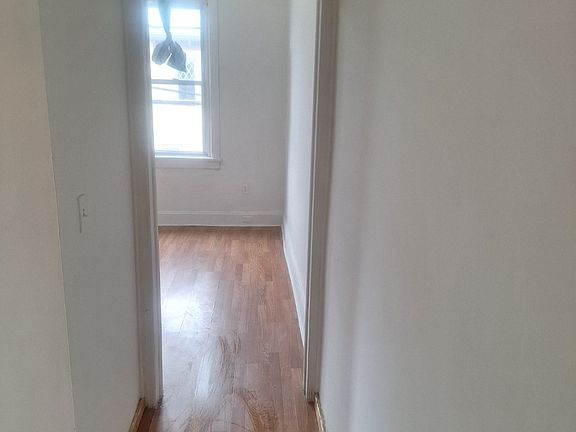4th image of 1952 W Bristol St #2