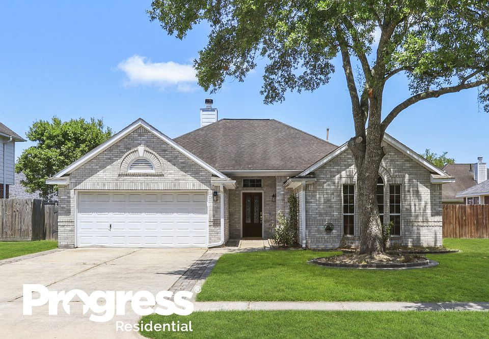 1st image of 810 Courtside Dr W