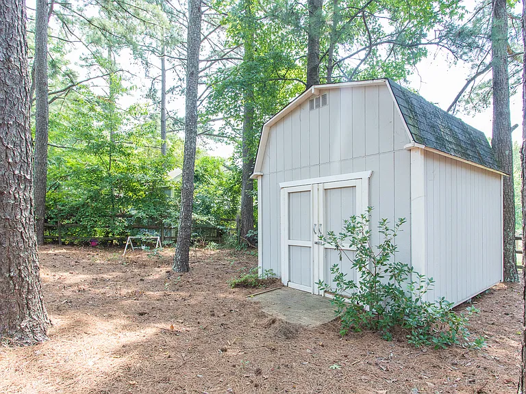 225 Harvester Dr — Photo 18