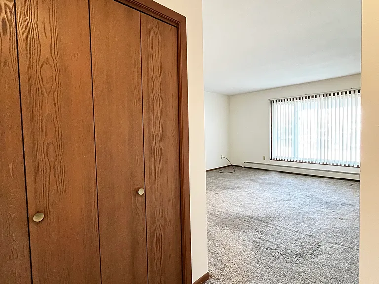 1604 Roe Crest Dr #8 — Photo 13