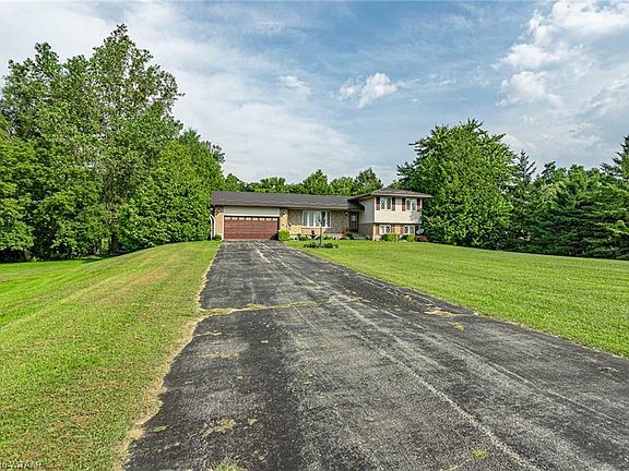 4th image of 17990 Evelyn Dr