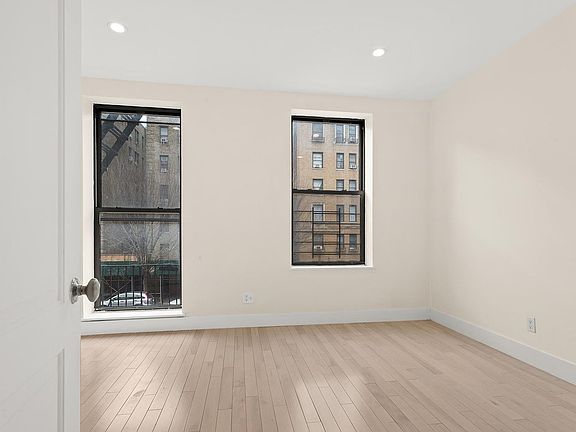 3rd image of 76 Saint Nicholas Pl APT 36