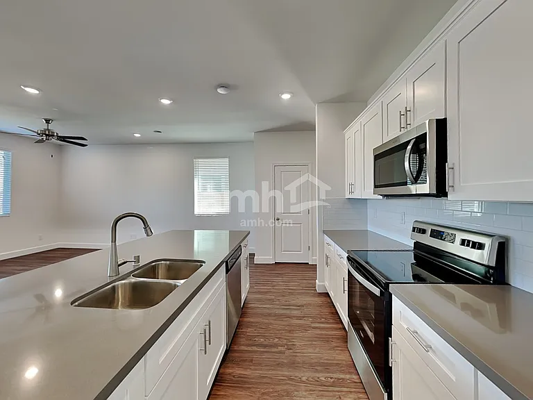 10122 Cathedral Spires Ave — Photo 3