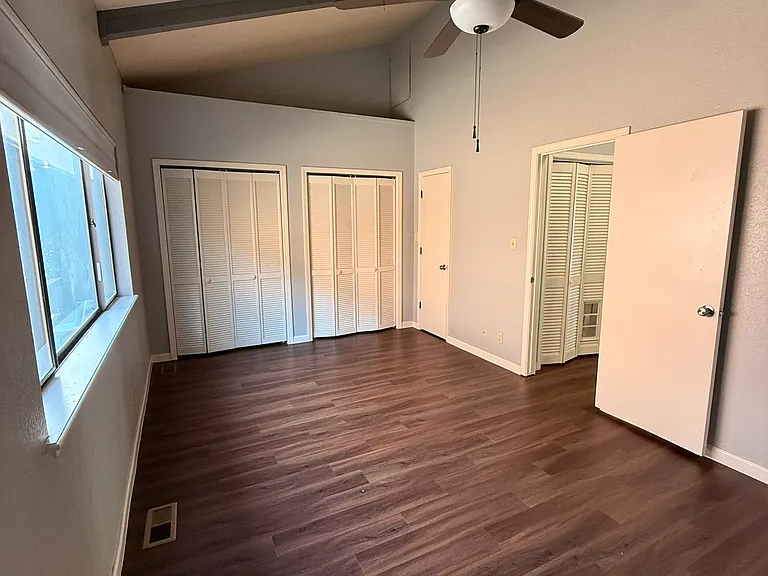1563 Riverside Dr — Photo 16