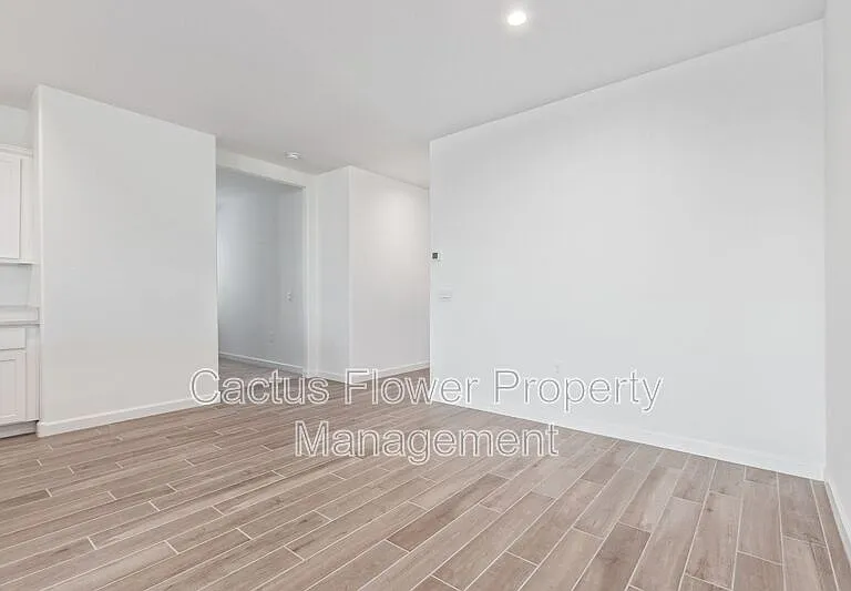 2124 W Sombra Ave — Photo 13
