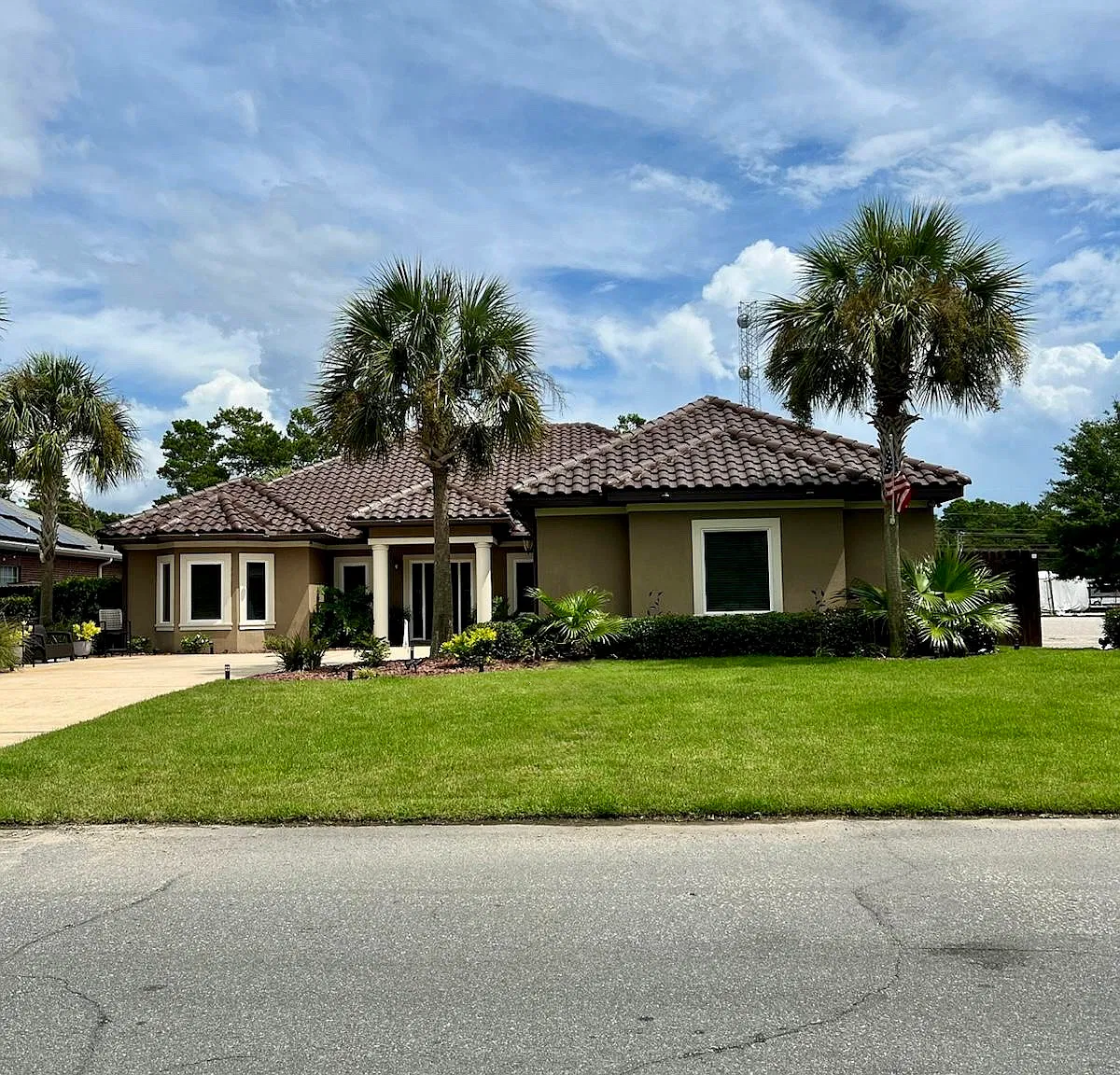 323 Greenwood Way — Photo 1
