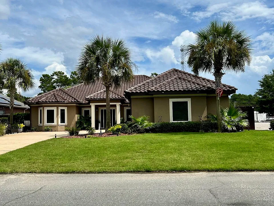 323 Greenwood Way