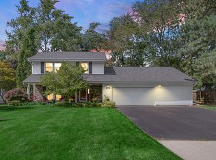 295 Iowa Ct, Carol Stream, IL 60188