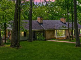 521 Oakhill Rd, Elgin, IL 60120