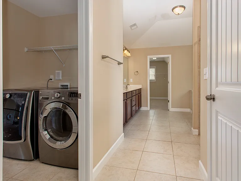 930 Hampton Oaks Dr — Photo 17