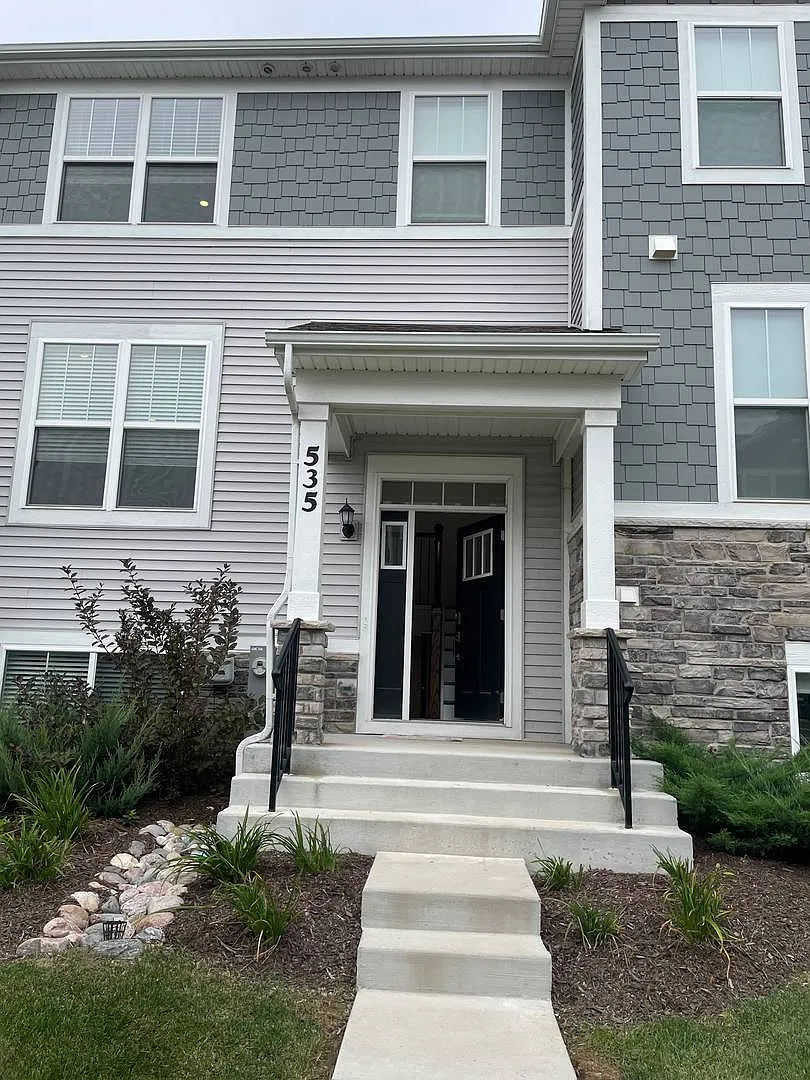 3 bed, 2.5 bath, 1764 sqft, $2,900 — Photo 1