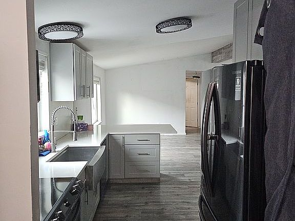 3rd image of 105 S 7th St