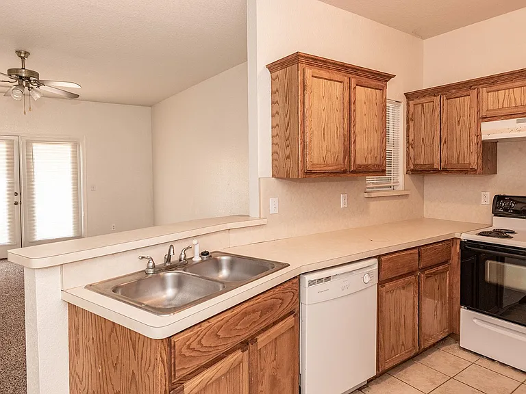 1701 Walnut St — Photo 7