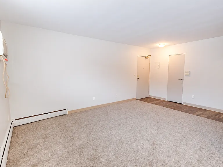 Hiawatha Court — Photo 10