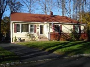 21 Pier Ln, Roseland, NJ 07068