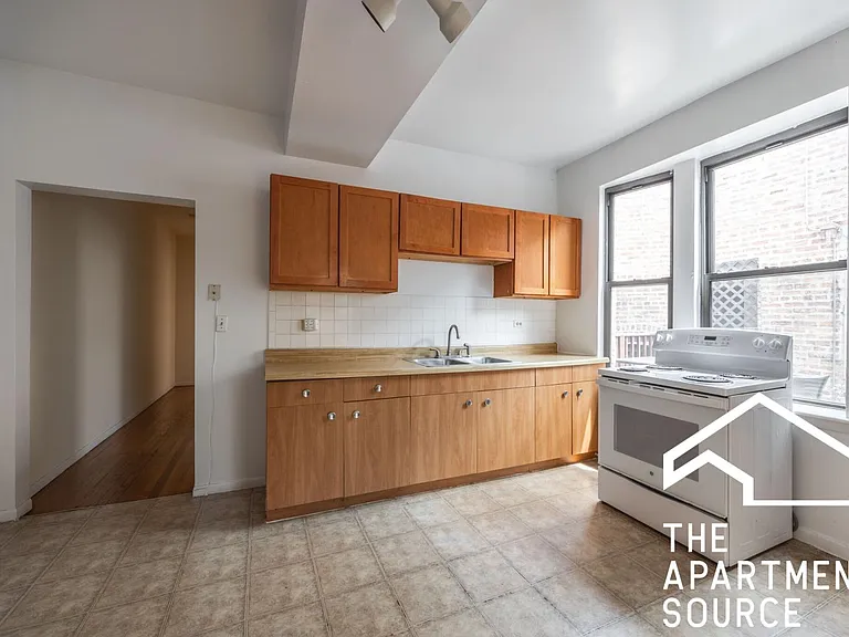 3147 W Medill Ave #3 — Photo 1