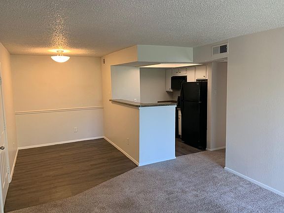 4th image of 2307 Southern Oak Dr APT 2030